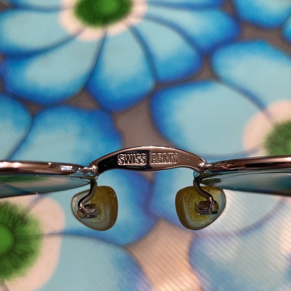 Vintage Swiss army sunglasses - Picture 13 of 13